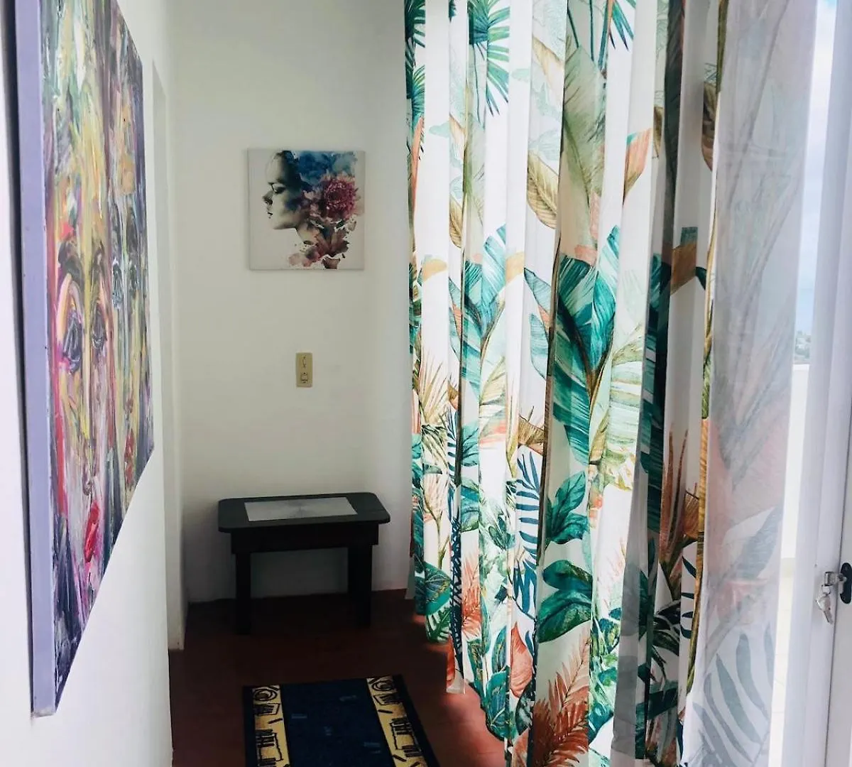 House In Canico Ribeirinha  بيت للعطل